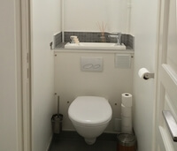 Lave-mains intégré sur toilettes suspendus WiCi Bati - Monsieur P (92) 2 sur 2 (après)